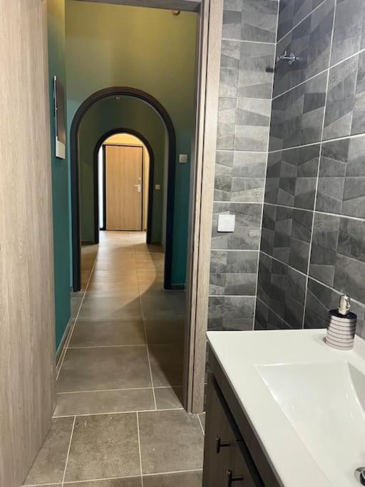 Apartment Spacious And Beautiful House Piraeus