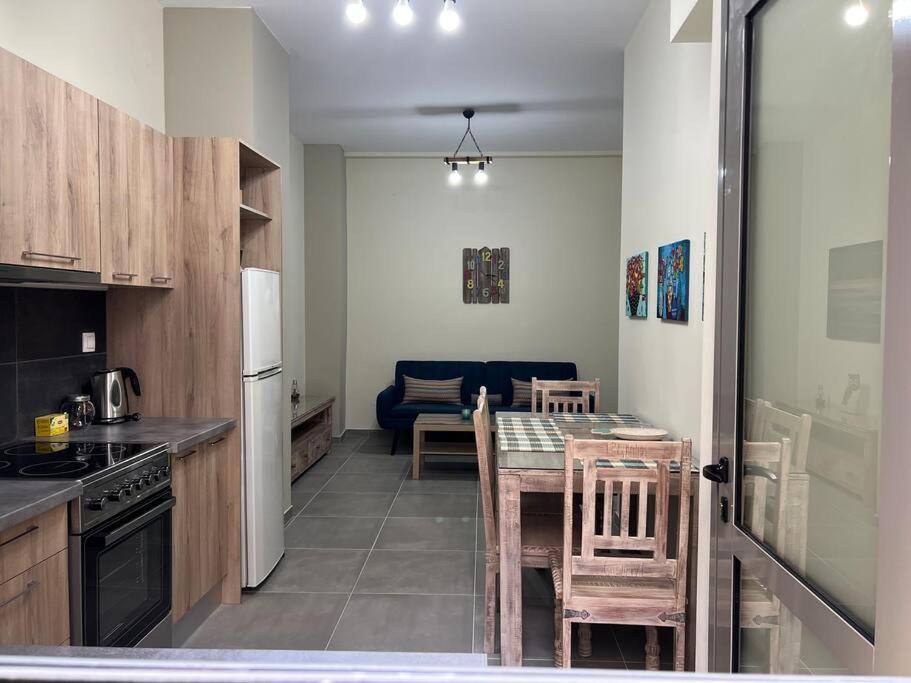 Apartment Spacious And Beautiful House Piraeus