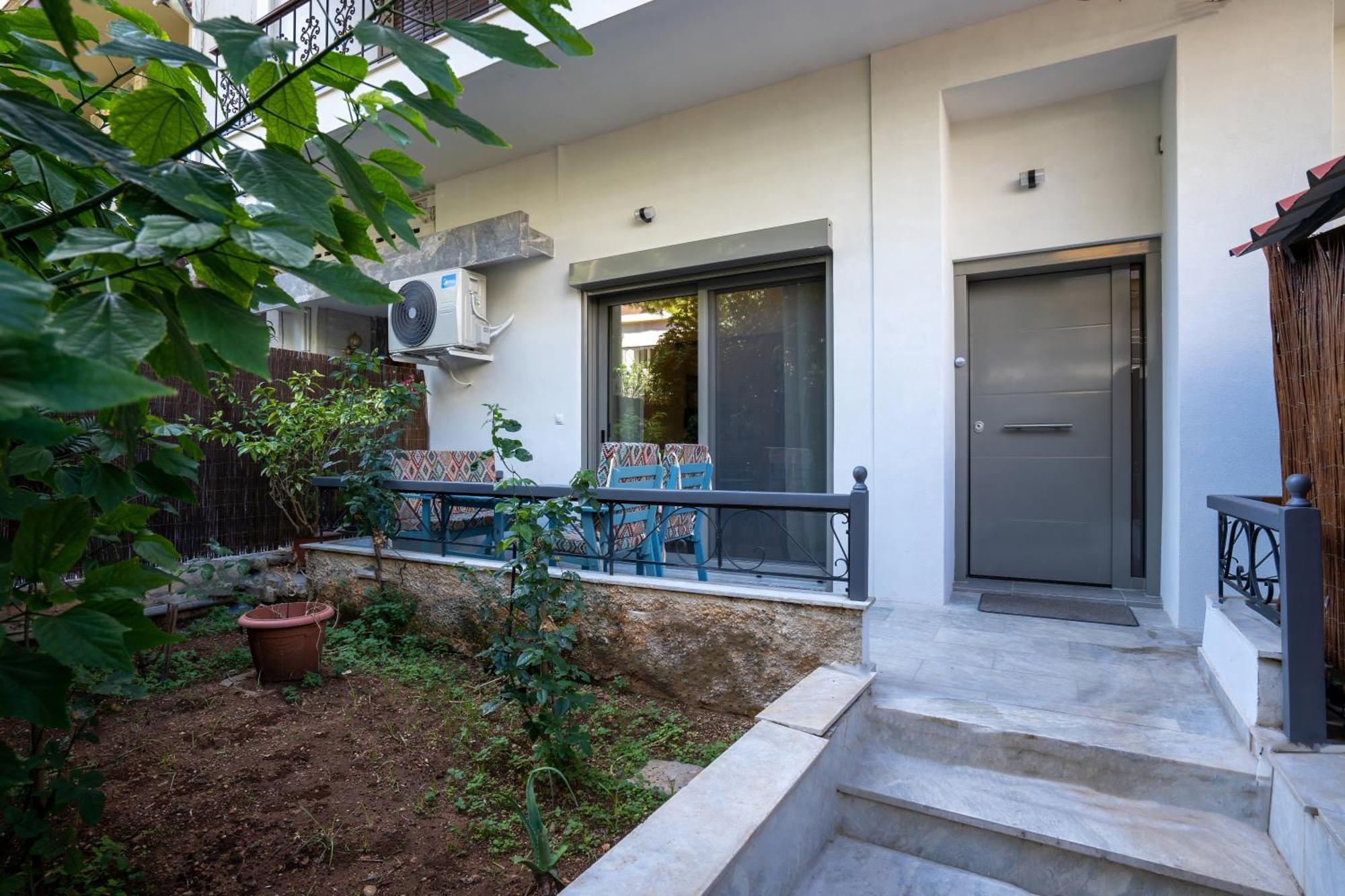 Spacious And Beautiful House Apartment *